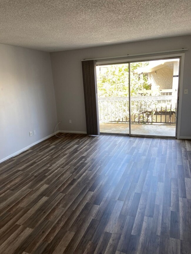 Building Photo - 1 Bedroom Condo