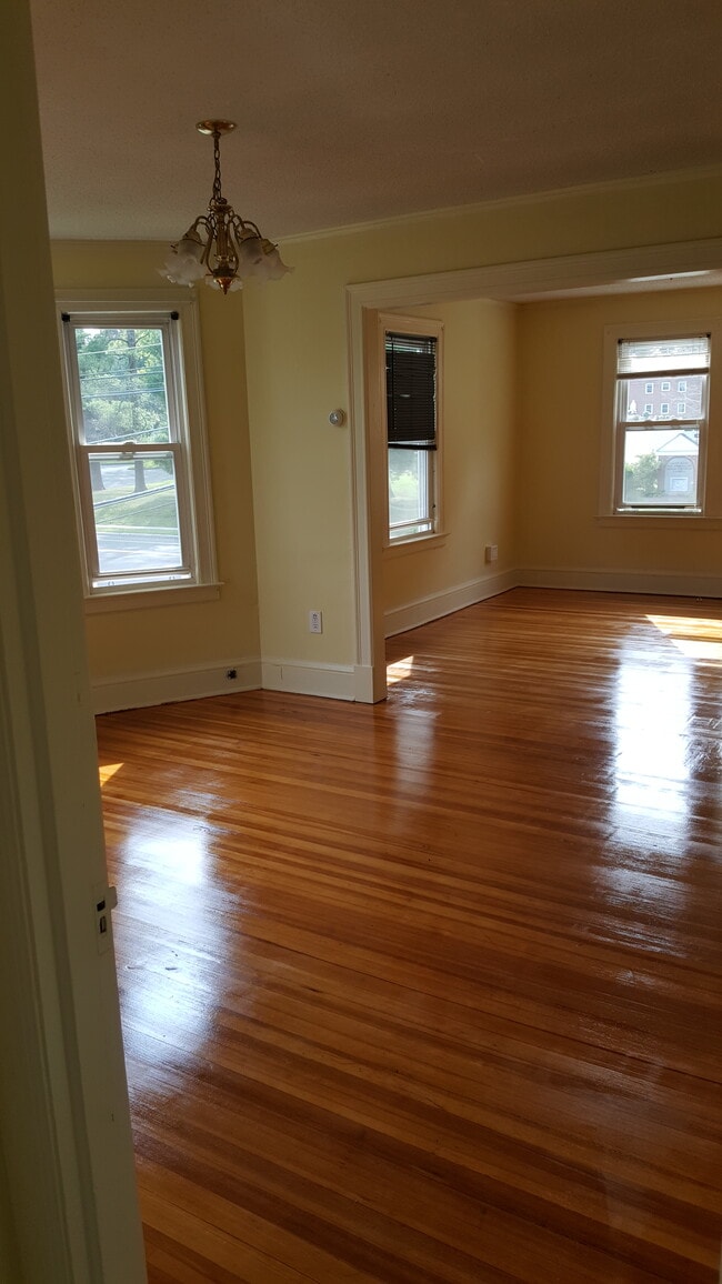 Foto del edificio - 460 S Quaker Ln
