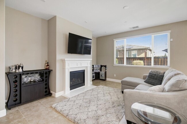 Foto del edificio - 6200 Crosshaven Ct