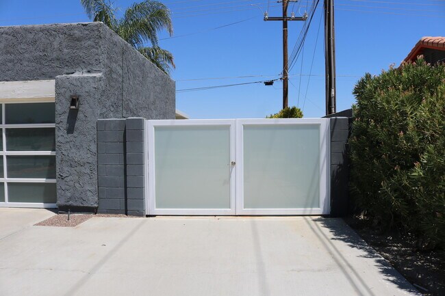 Building Photo - 2190 N Whitewater Club Dr