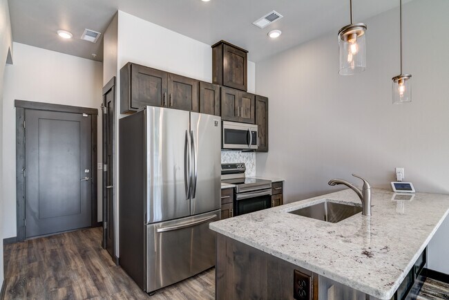 Building Photo - River Ridge Luxury Townhomes