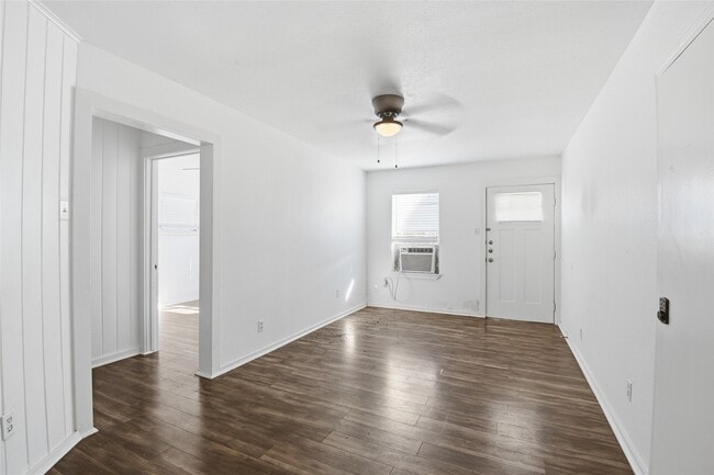 Foto del edificio - 5010 Ennis St