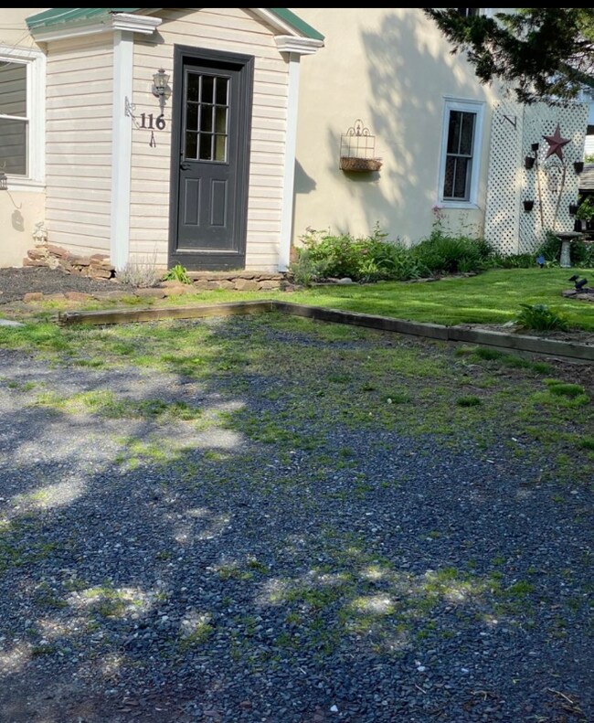 Foto del edificio - 116 Crystal Rd