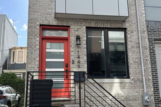 Building Photo - 1449 N Myrtlewood St