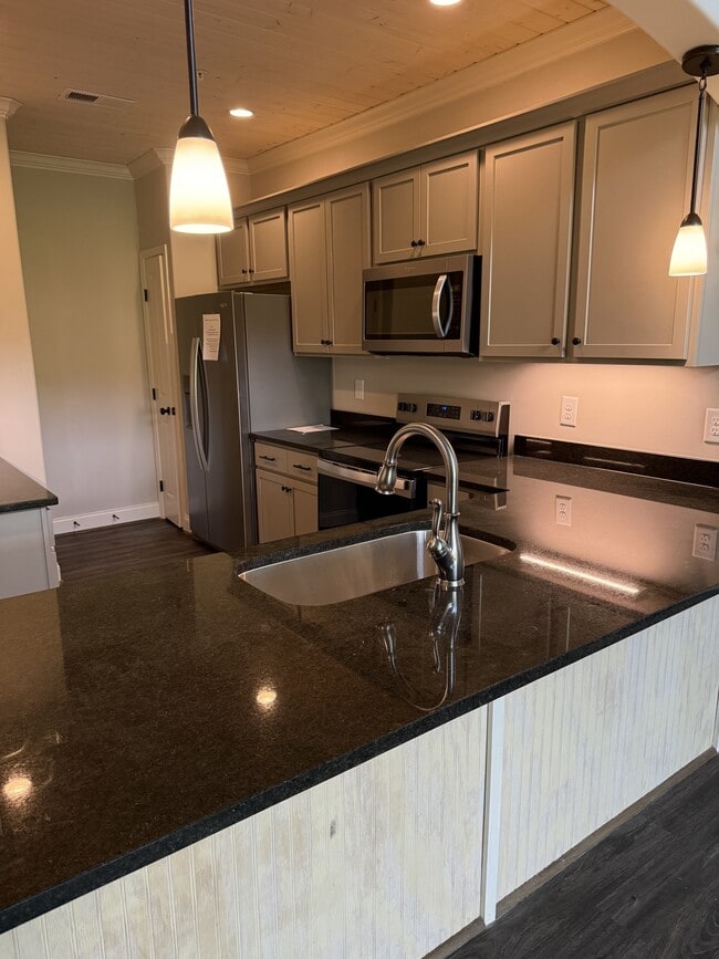 Foto del edificio - 4413 Lennox Pl