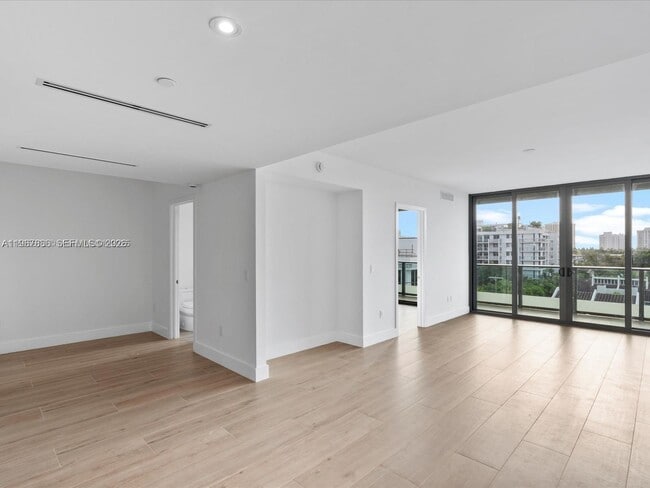 Foto del edificio - 9901 W Bay Harbor Dr