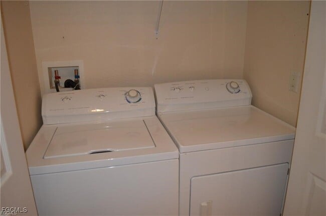 Building Photo - 1137 Van Loon Commons Cir