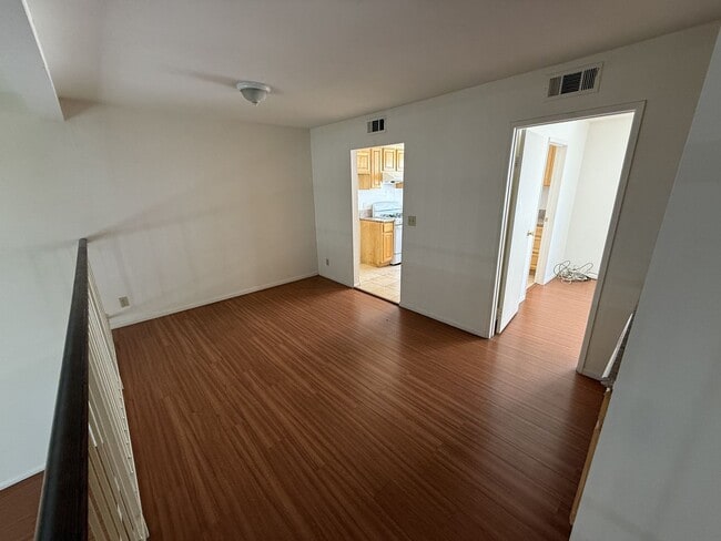 Building Photo - Spacious and light-filled 3-bedroom, 2.5-b...