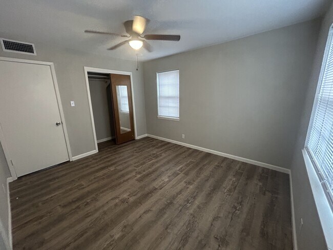 Foto del edificio - 1102 NW 13th St
