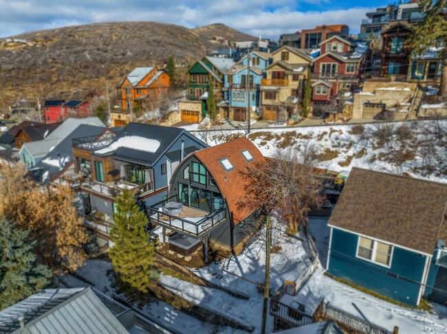 Foto del edificio - Charming A Frame Chalet in Old Town