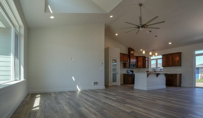 Building Photo - 812 Rogers Pl