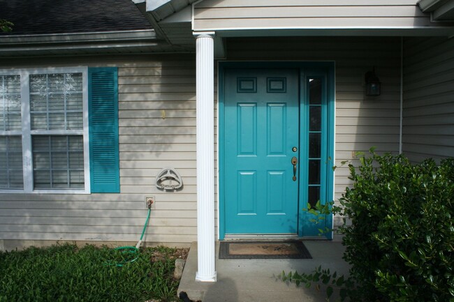 Building Photo - 3 Bedroom 2 Car Garage Duplex in Branson