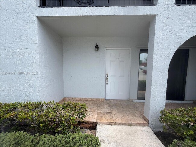 Foto del edificio - 18226 Mediterranean Blvd