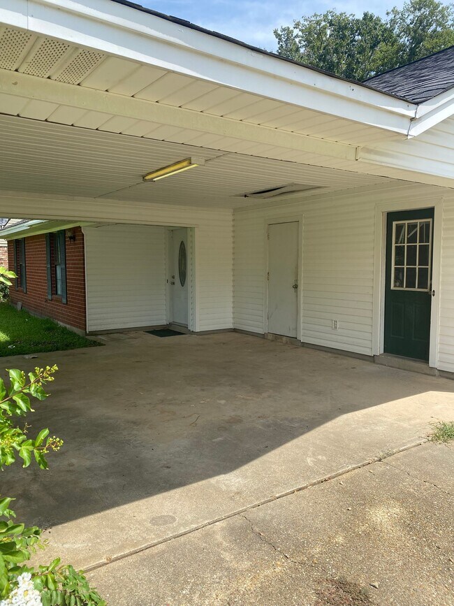 Foto del edificio - 200 Timberwood Dr