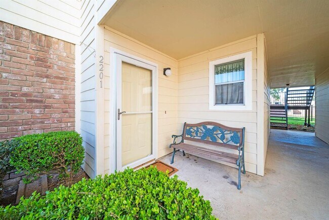Building Photo - 14555 Wunderlich Dr