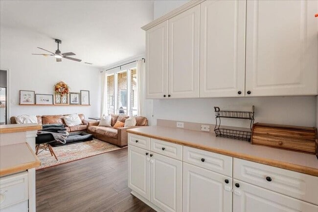 Building Photo - 2209 Swallow Ln