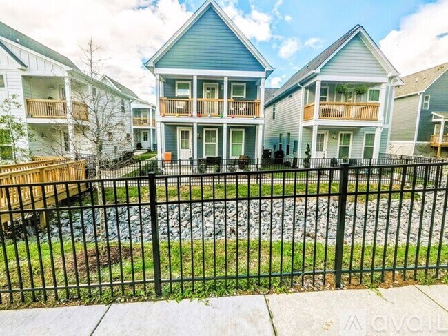 Building Photo - 806 Briar Cir