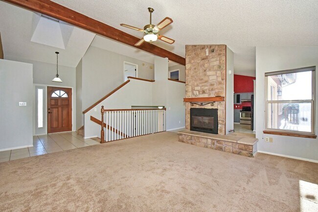 Building Photo - SPACIOUS home located in D-20!