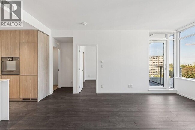Photo du bâtiment - 6500-6500 Minoru Blvd