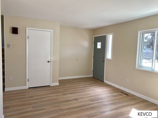 Building Photo - Sprawling Four Bedroom Home