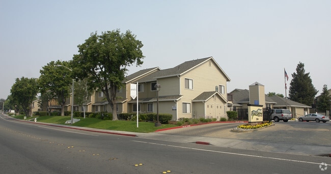 Building Photo - Riverstone Apartments