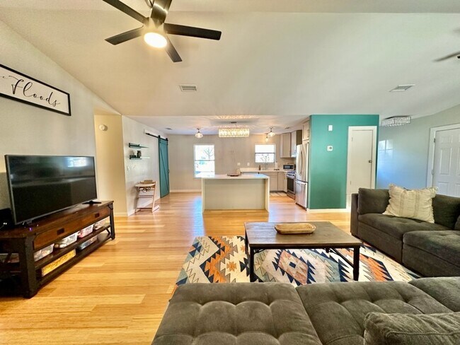 Foto del edificio - 110 Oak Shores Dr