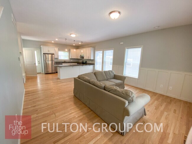 Building Photo - 336 Donald Plz SE