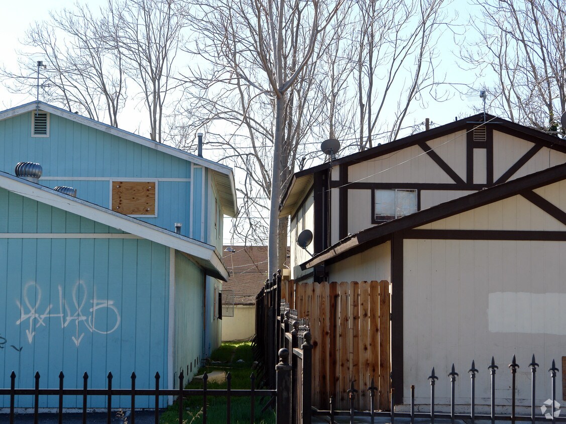 Foto del edificio - 139 W Magnolia Ave