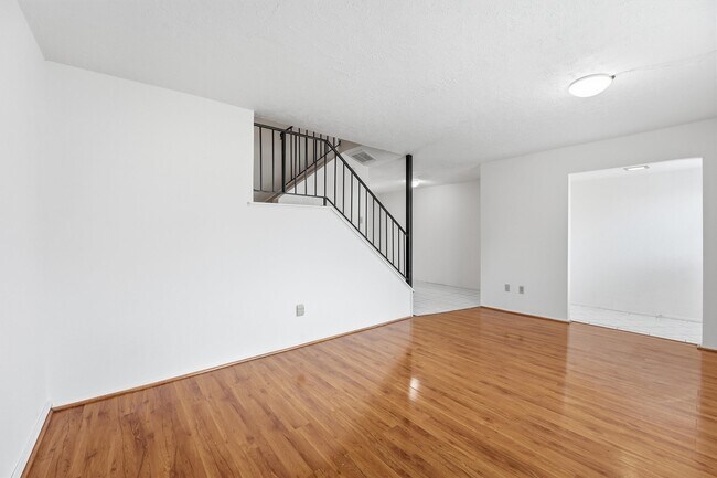 Building Photo - 12447 Sharpview Dr