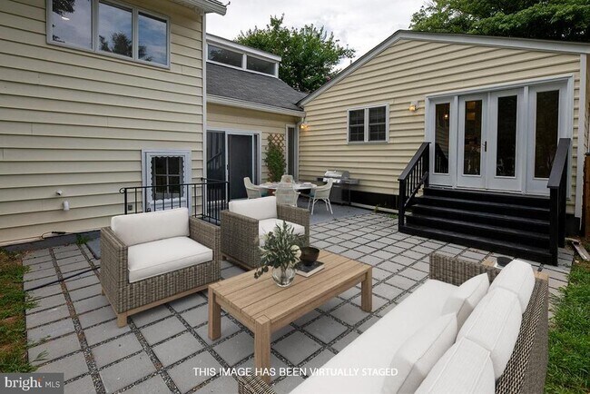 Foto del edificio - 8605 Cottage St