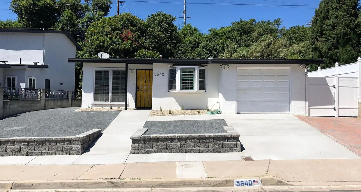 Primary Photo - 2 Bedroom, 1 Bath Home with Modern Upgrade...