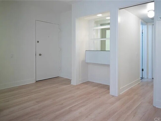 Foto del edificio - 7270 Hillside Ave
