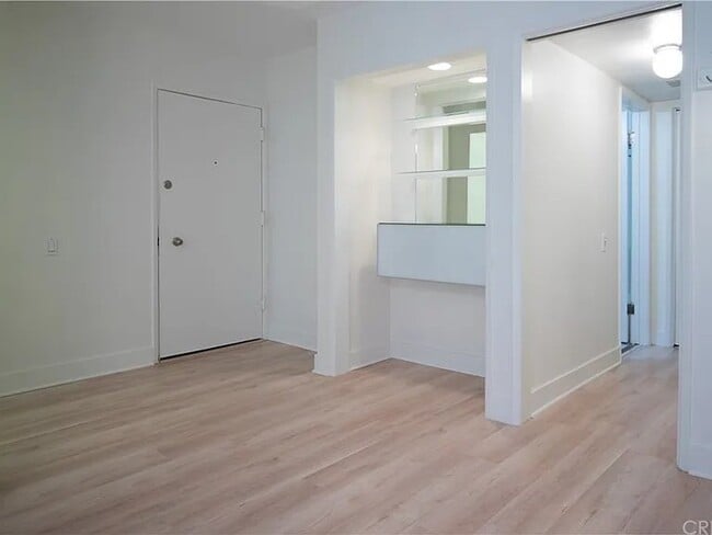 Building Photo - 7270 Hillside Ave