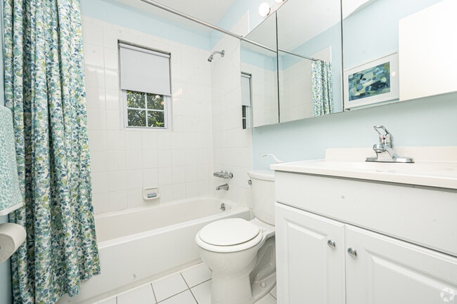 Model 1C Bathroom - The Harbour Club
