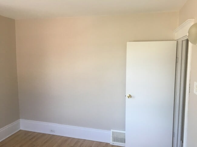 2nd Bedroom - 345 Oshawa Blvd S