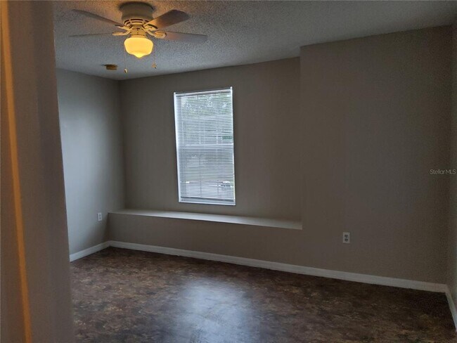 Building Photo - 457 Magpie Ct