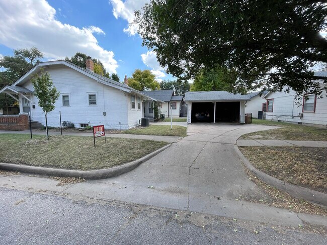 Harrison side - 957 Coolidge St