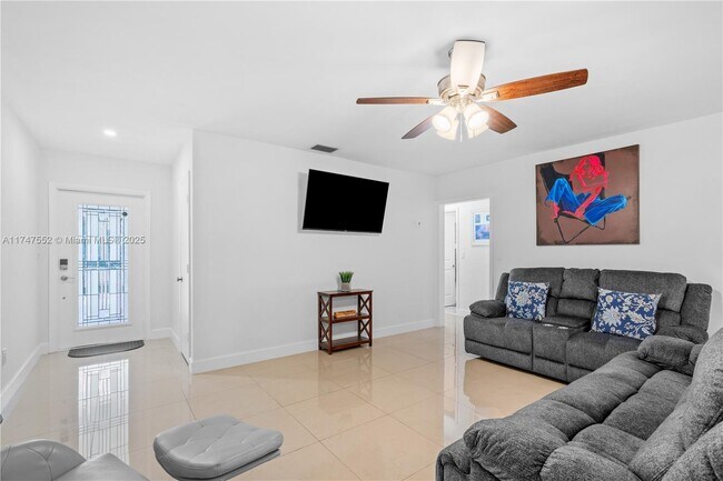 Foto del edificio - 7417 Twin Sabal Dr
