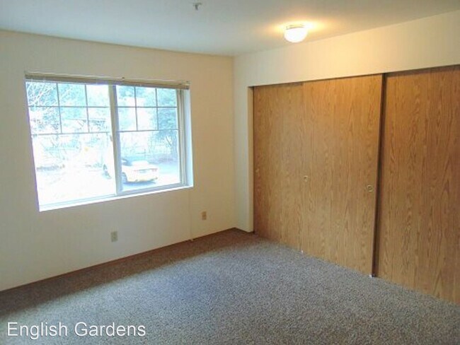 Building Photo - 515 S 152nd St