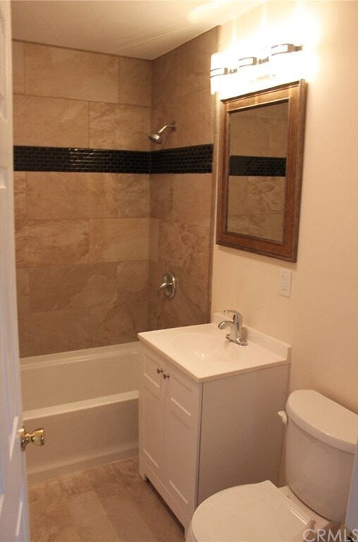 Building Photo - 40979 Mayberry Ave