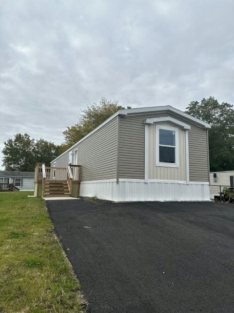 Building Photo - 504 Modena Country Club Trailer Park