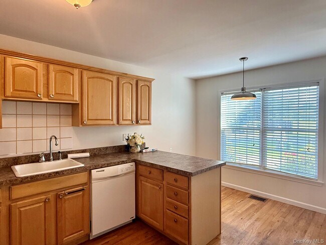 Foto del edificio - 73 Sandalwood Ln