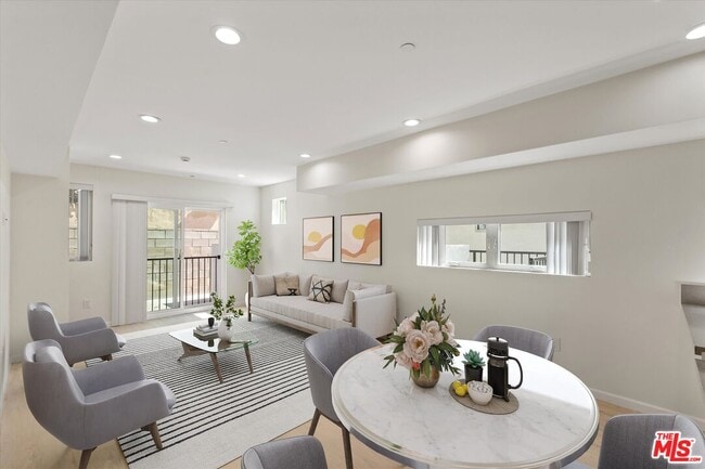 Foto del edificio - 1409 N Hobart Blvd