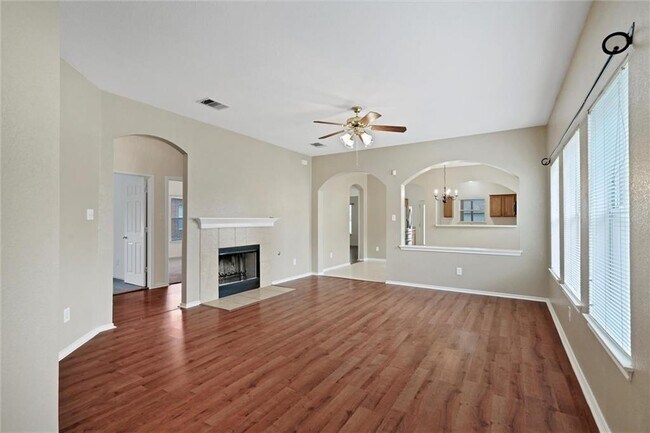 Building Photo - 702 Pampas Ricas Dr