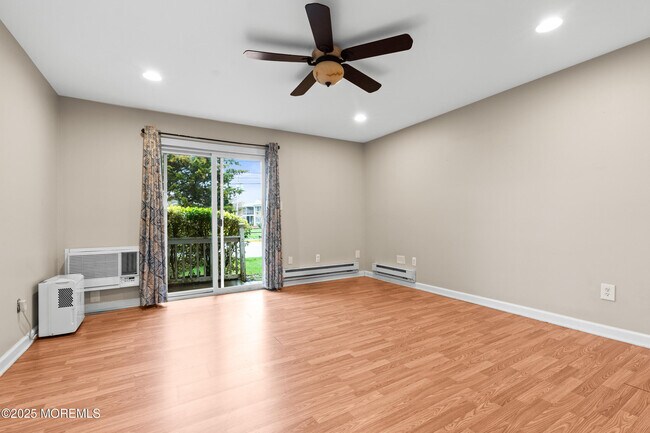 Foto del edificio - 321-323-323 Shore Dr