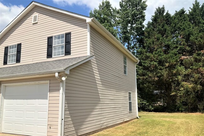 Building Photo - 284 Woodbridge Dr