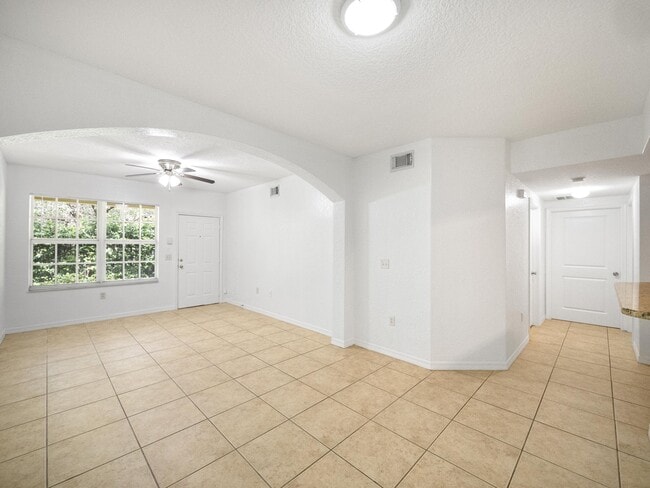 Foto del edificio - 148 SW Peacock Blvd