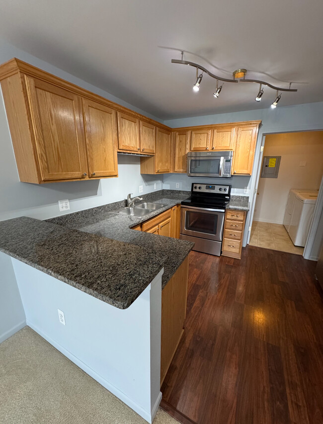 Foto del edificio - 5427 Twin Oaks Dr
