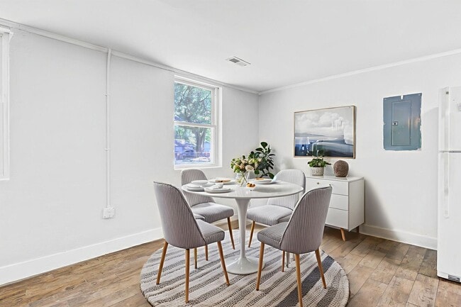 Building Photo - Charming Ranch Duplex in Central Charleston