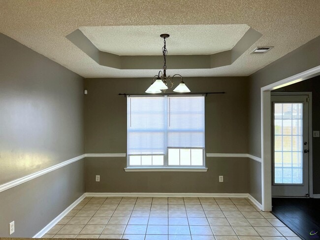 Building Photo - 116 Larkspur Ln